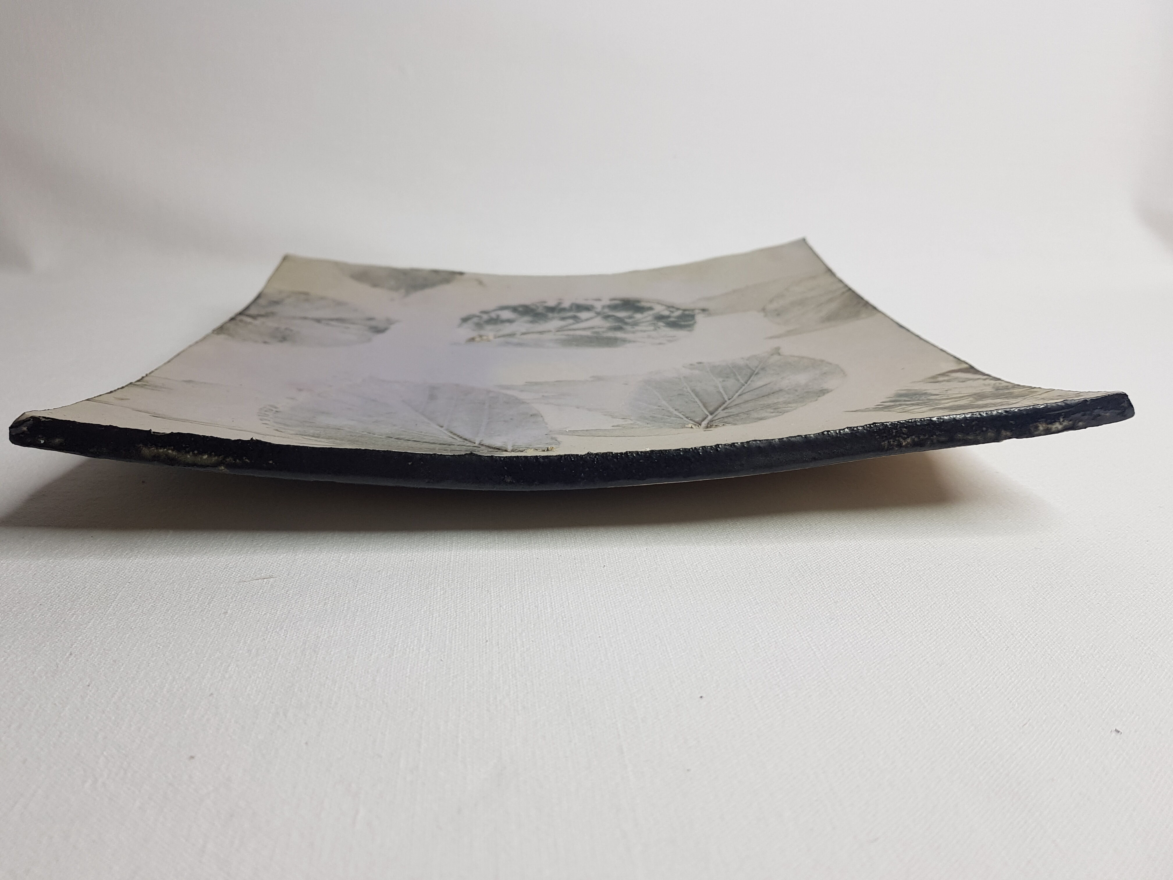 Enamelled sandstone dish with Tilleul leaf prints, 27 cm