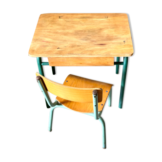 Desk set and school chair