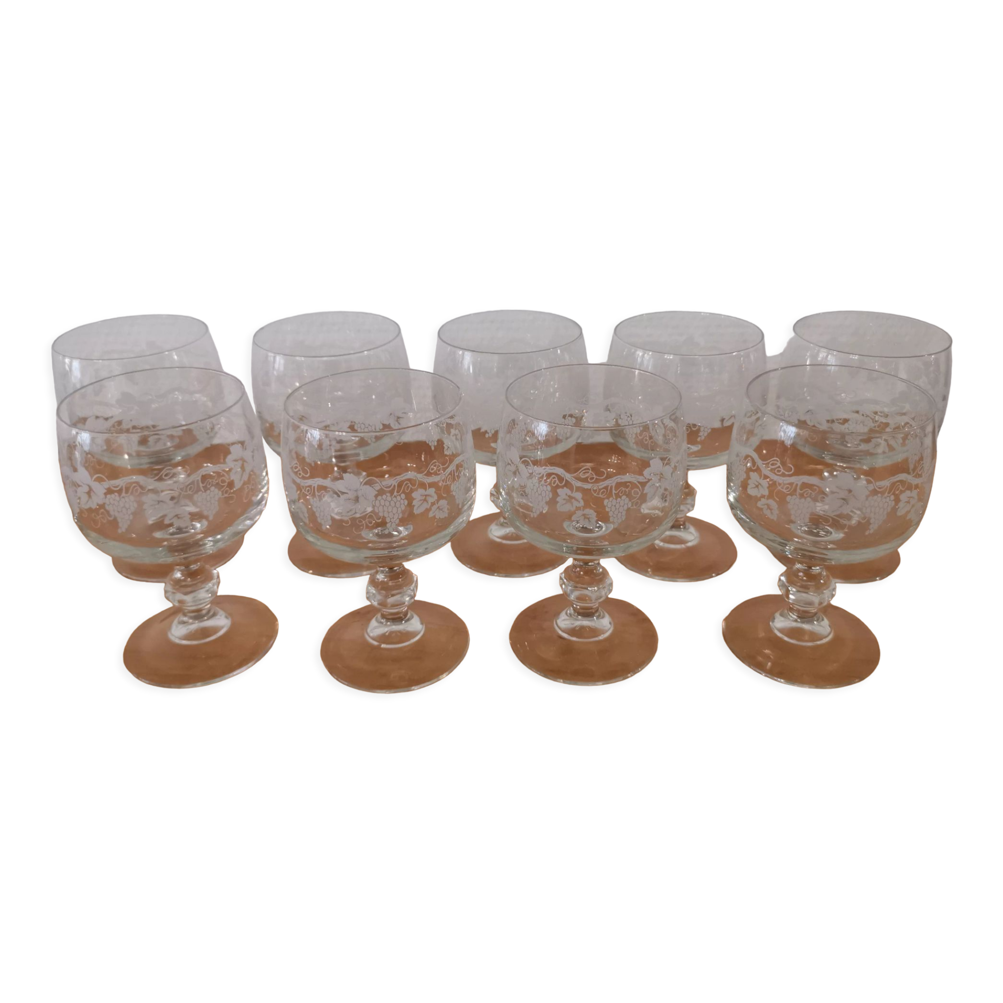 Set of 9 red wine glasses on feet, grape decoration and Luminarc vine shoot