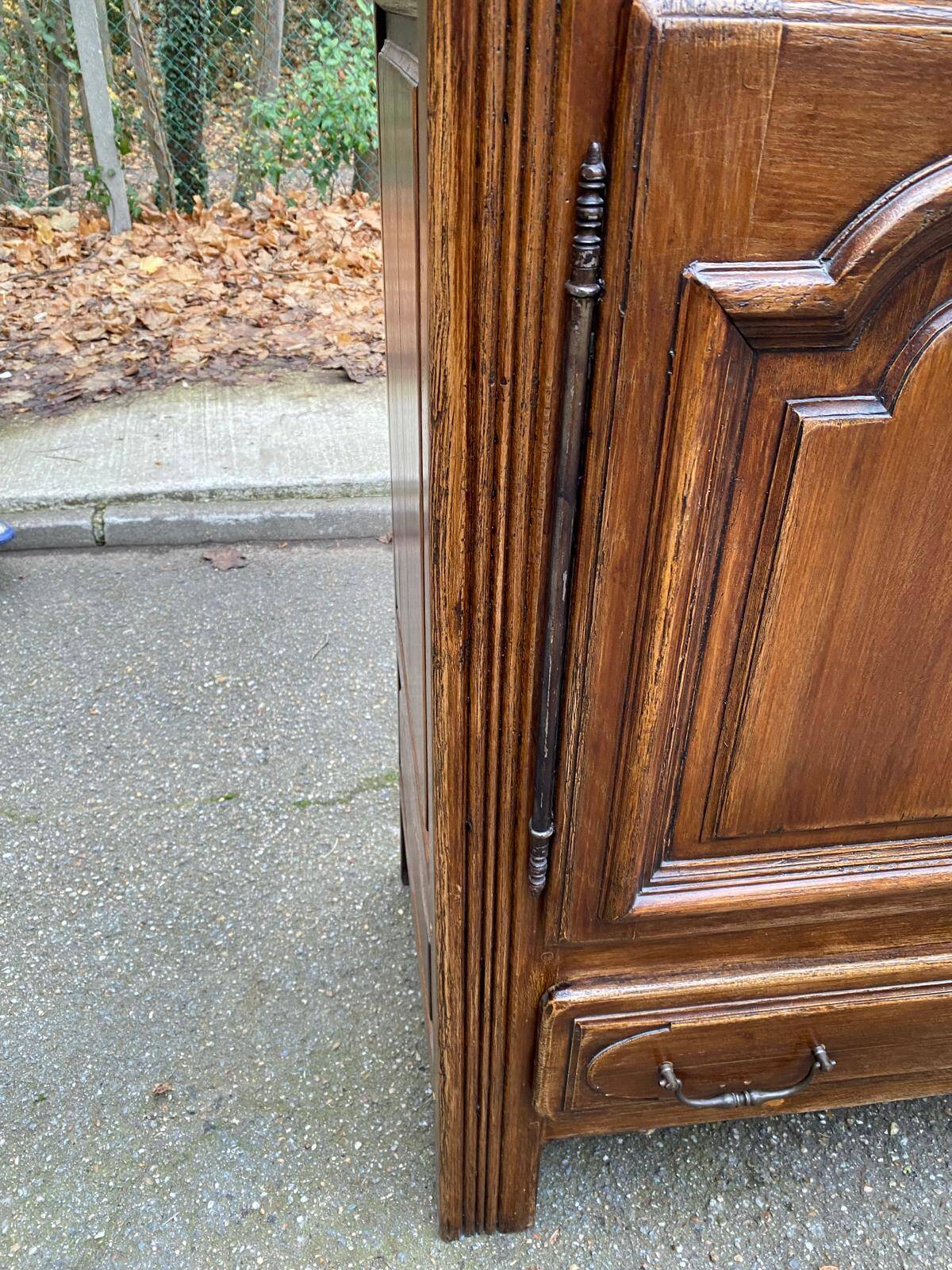 Buffet Louis XIV en bois massif haut du 19ème