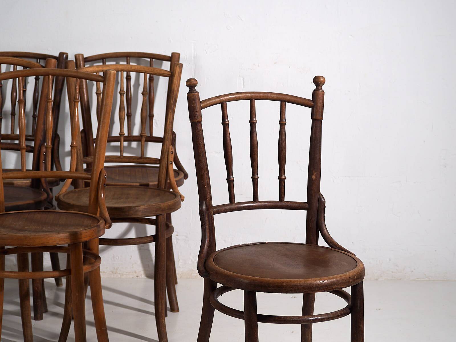 Antique bentwood dining chairs (circa 1920). Set of 6, no. 2