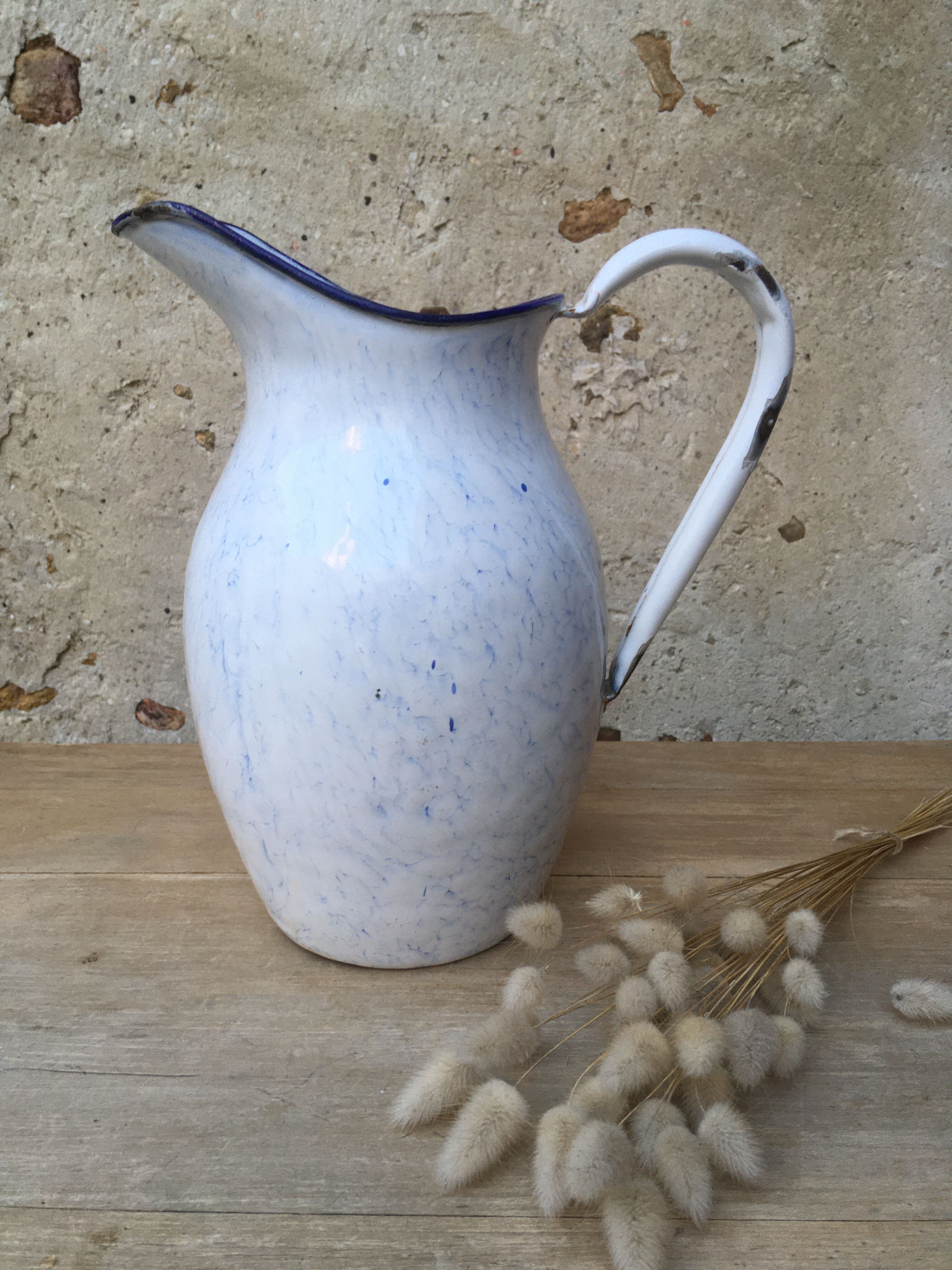 Enamelled sheet metal broc