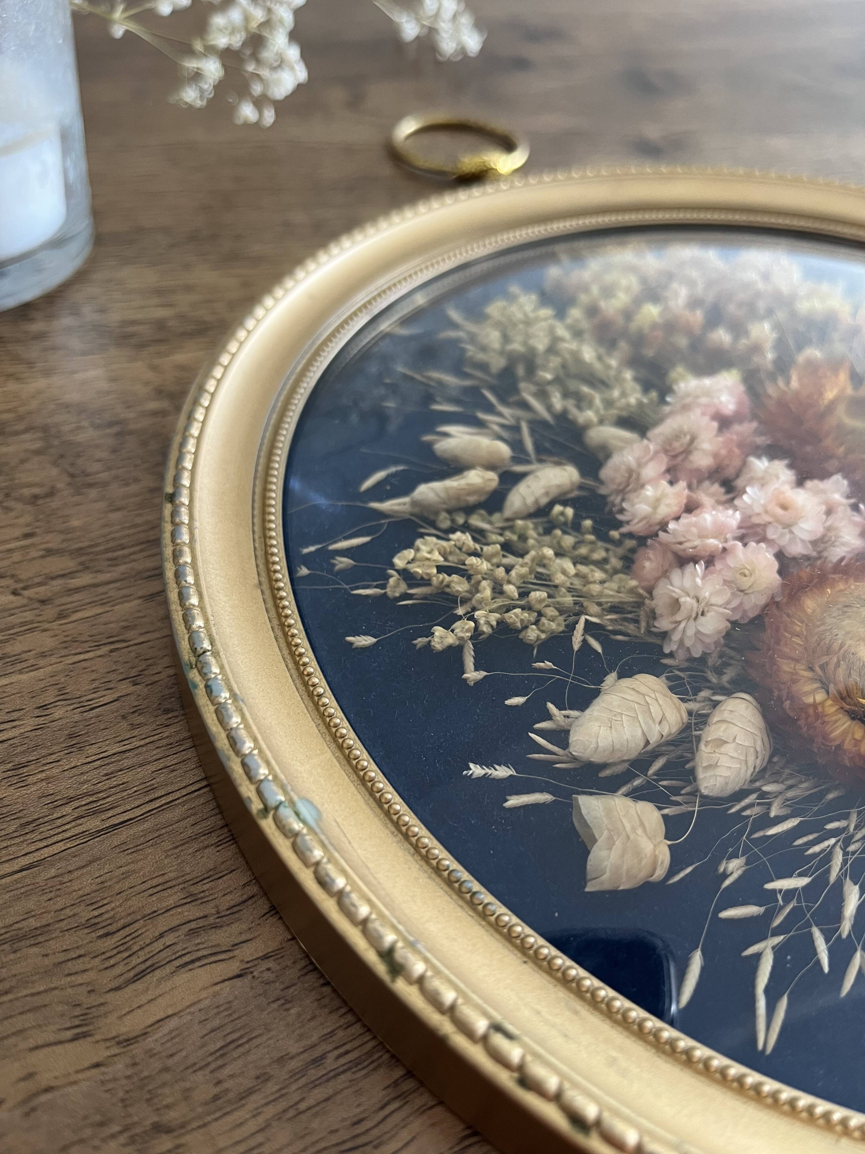 Cadre rond verre bombé fleurs séchées