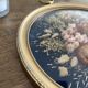 Cadre rond verre bombé fleurs séchées