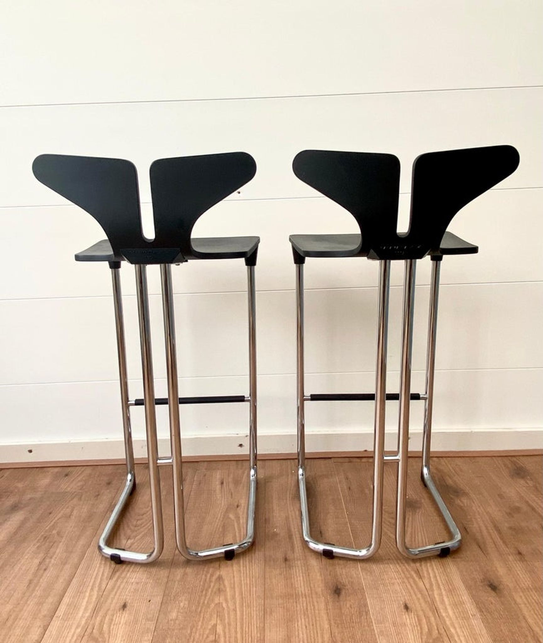 Tabourets de bar modernes noirs et chromés de casamania, set de 2