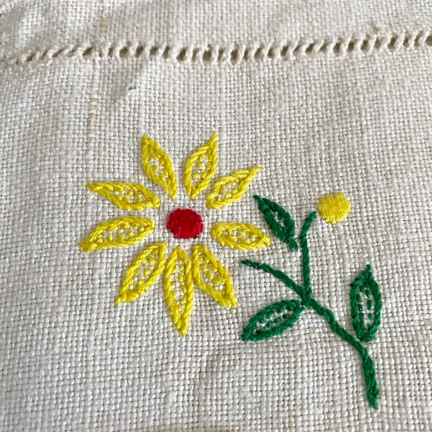 Embroidered linen square napkins