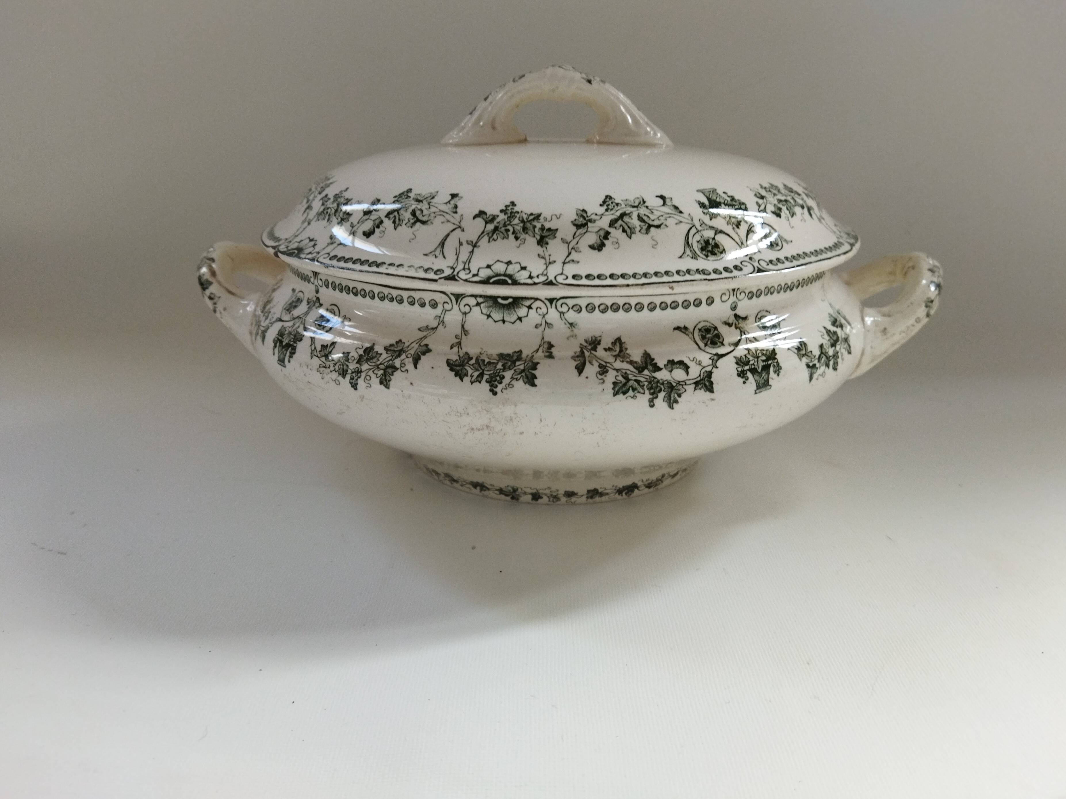 Badonviller "Champagne" iron clay vegetable dish