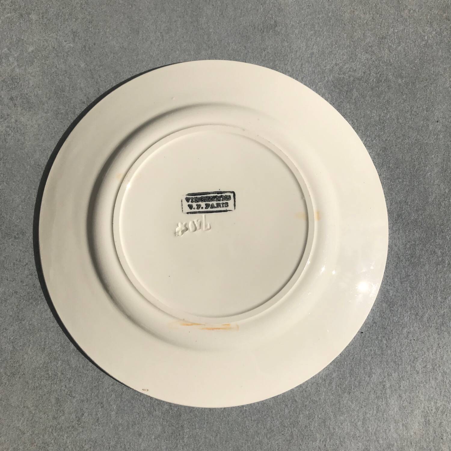 2 dessert plates