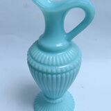 Trianon vase in opaline