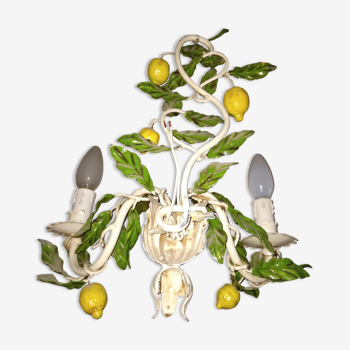 Wire wall lamp decorated with lemons