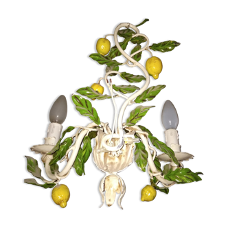 Wire wall lamp decorated with lemons