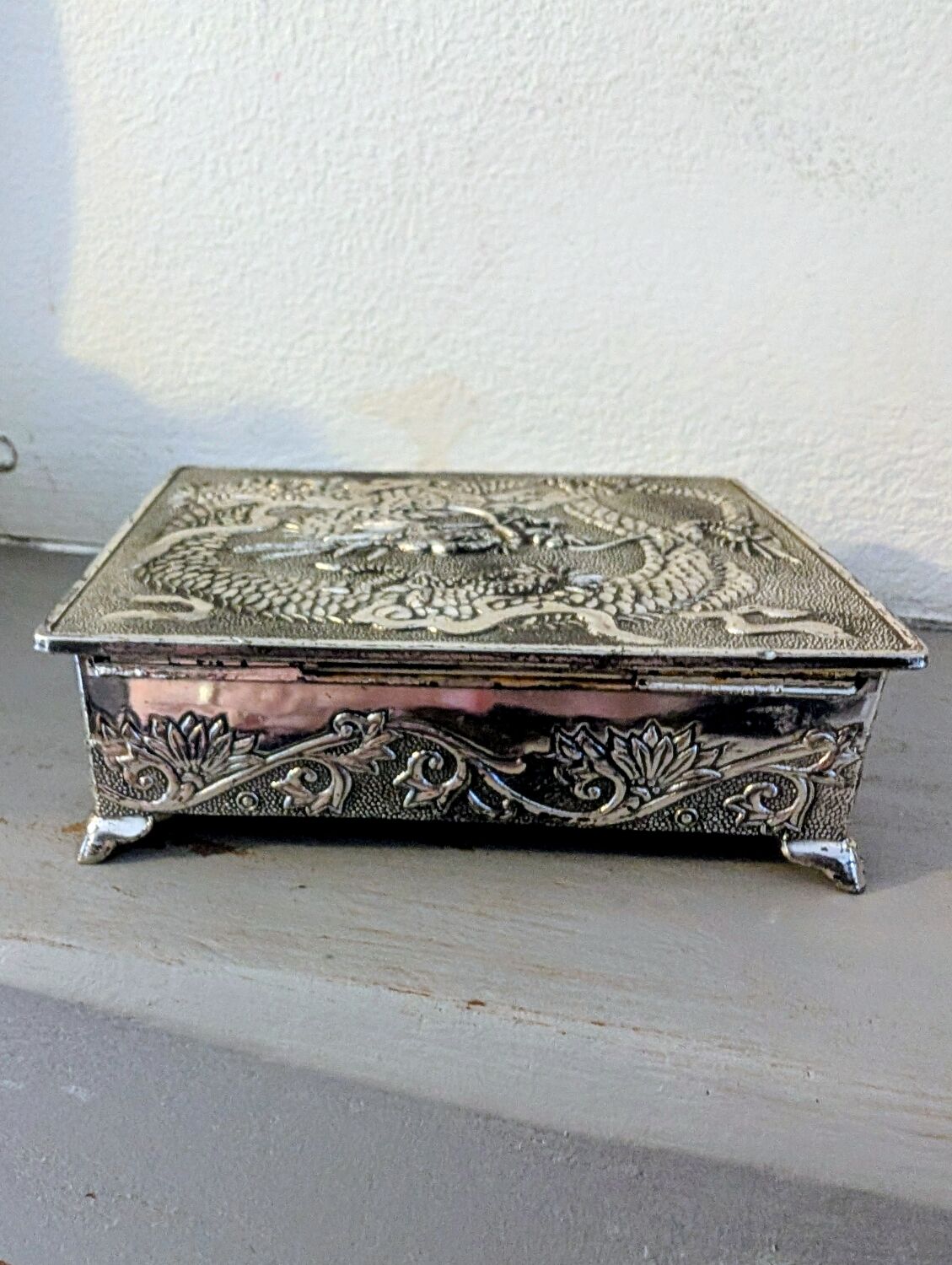 Boîte a cigarettes métal argenté dragon