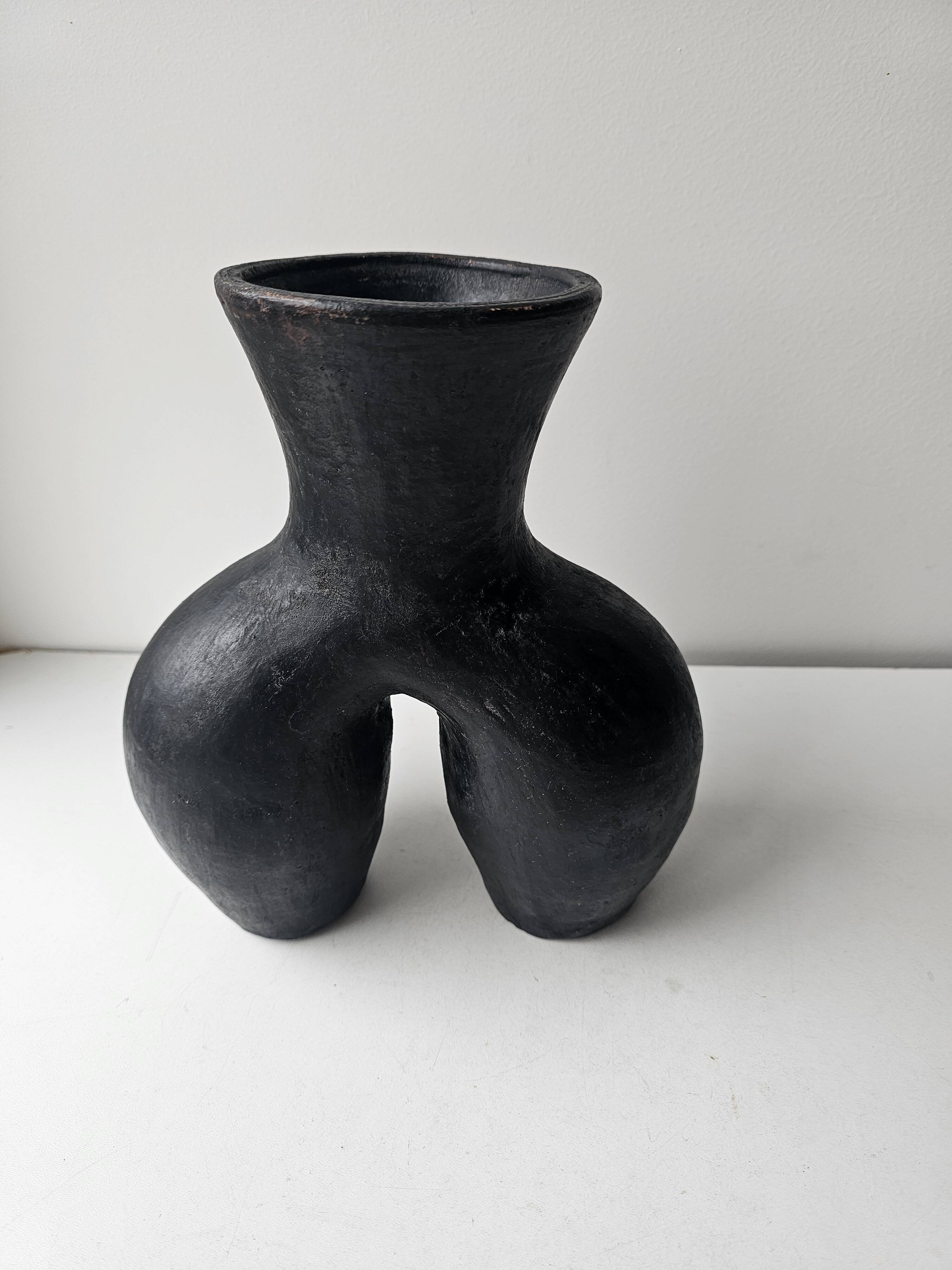 Magnificent Coco Fesse vase in ceramic terracotta Design - 23cm