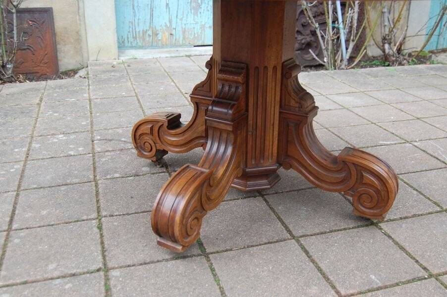 Napoleon III table in walnut from the late 19th century, 14 place settings with 3 extensions.