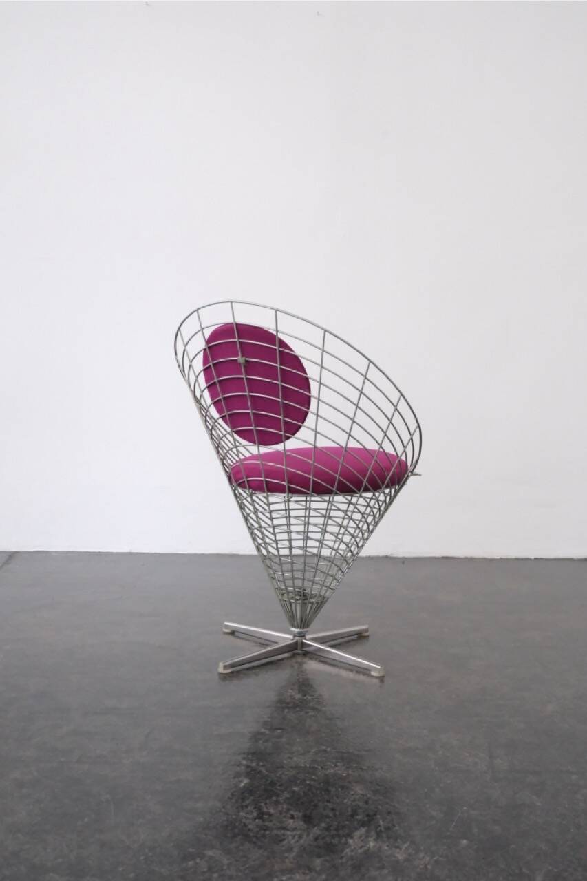 "K2" Cone chair in wire by Verner Panton / Plus Linje