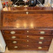 Bureau scriban anglais xixeme acajou avec tiroirs ferrures bronze boutons en os
