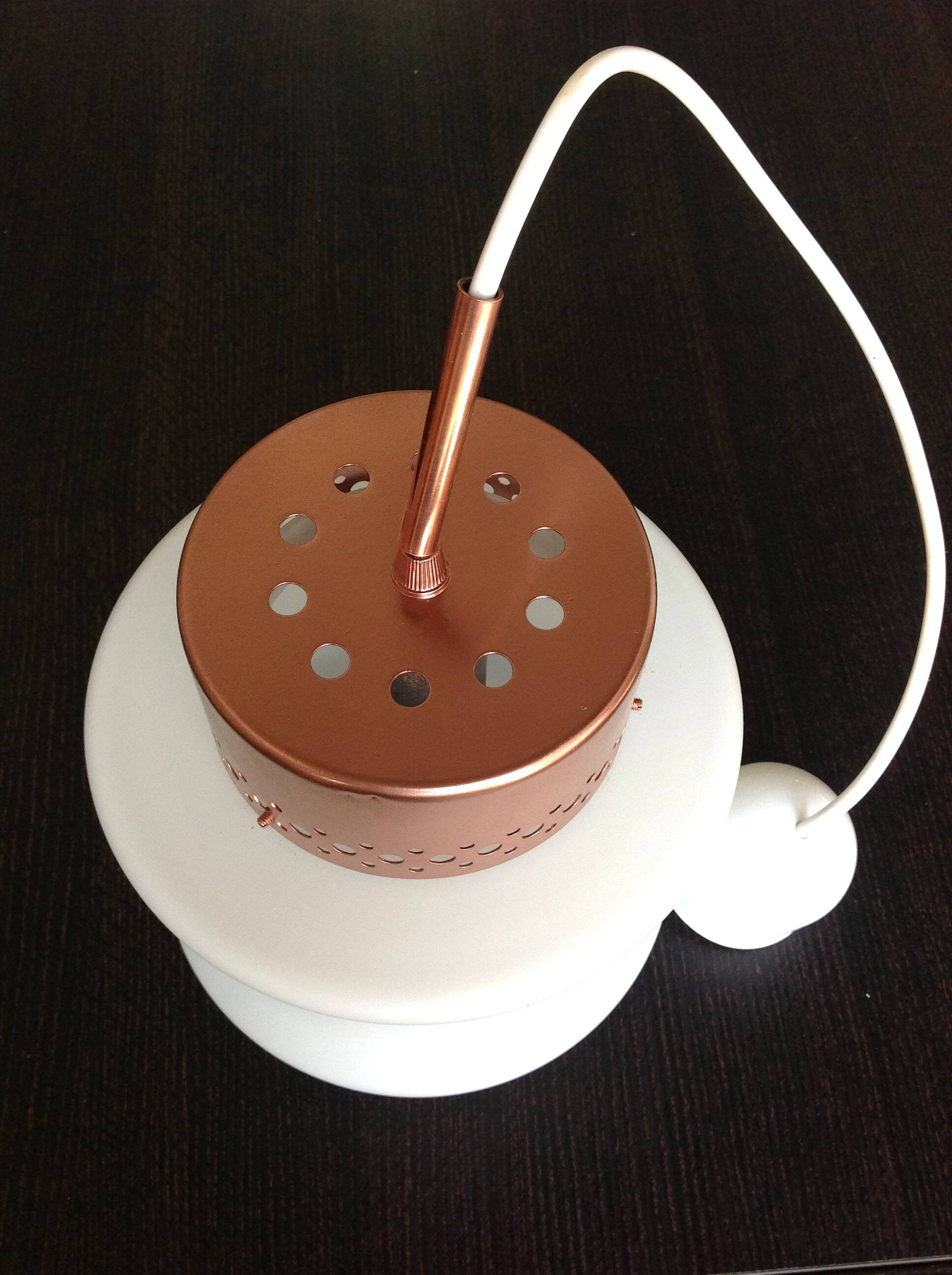 suspension en opaline blanche et metal cuivré, années 60-70