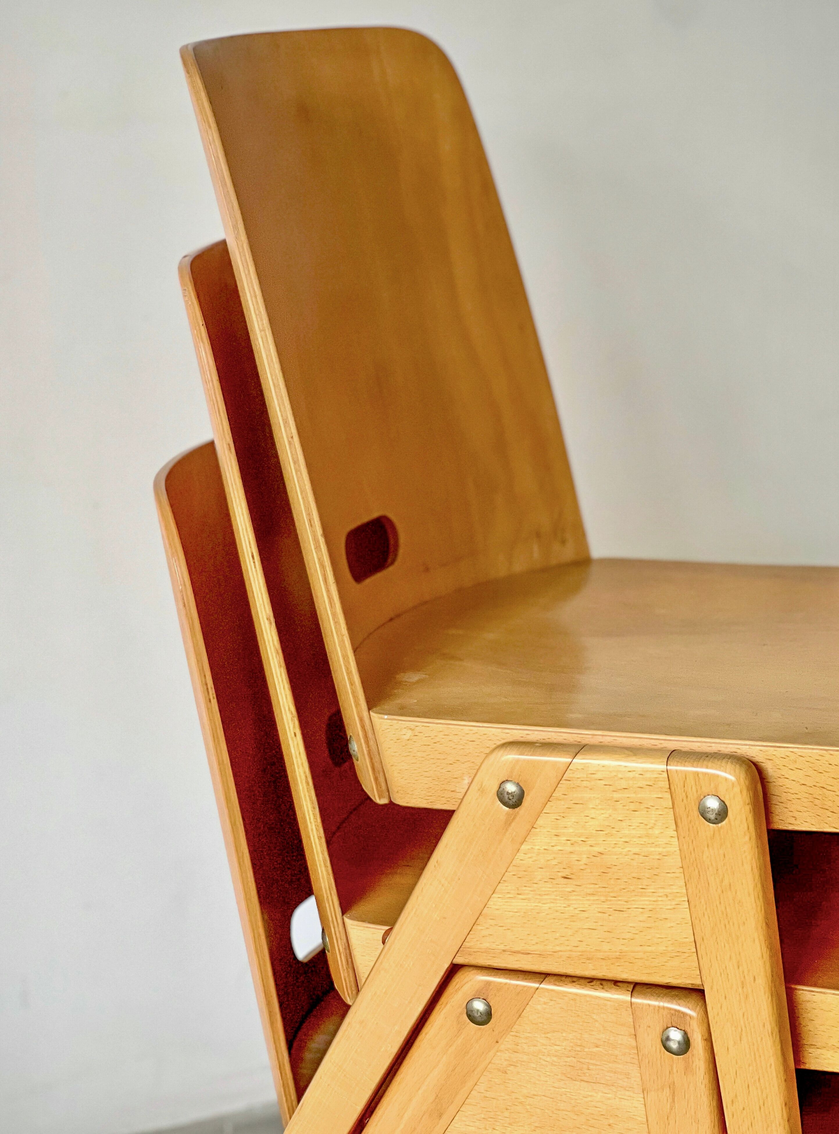 Series of 4 stackable chairs