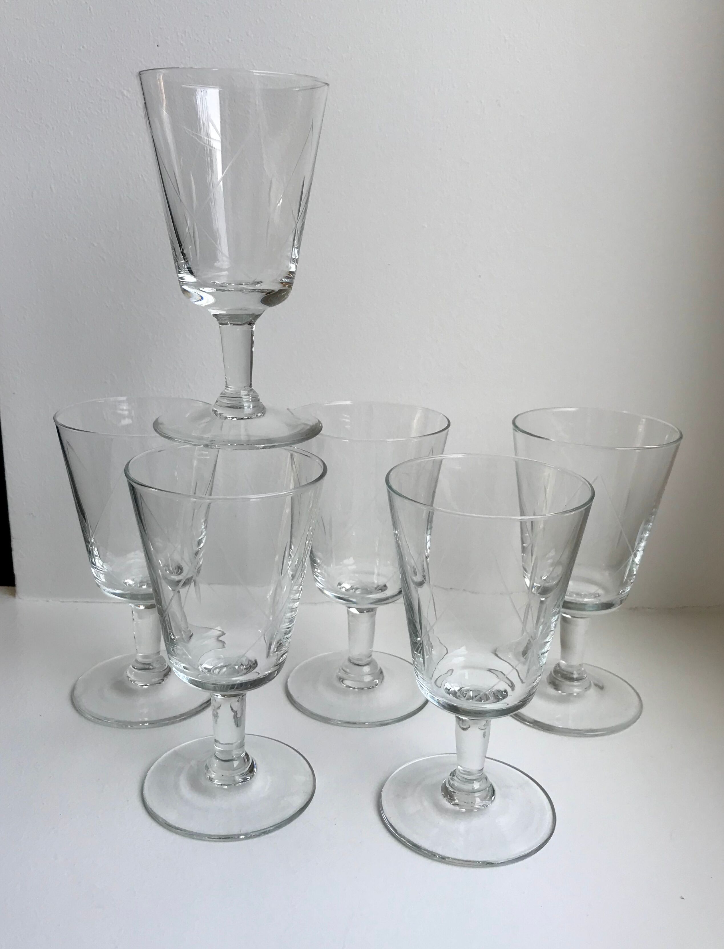 Set of 6 crystal wine glasses engraved 60s