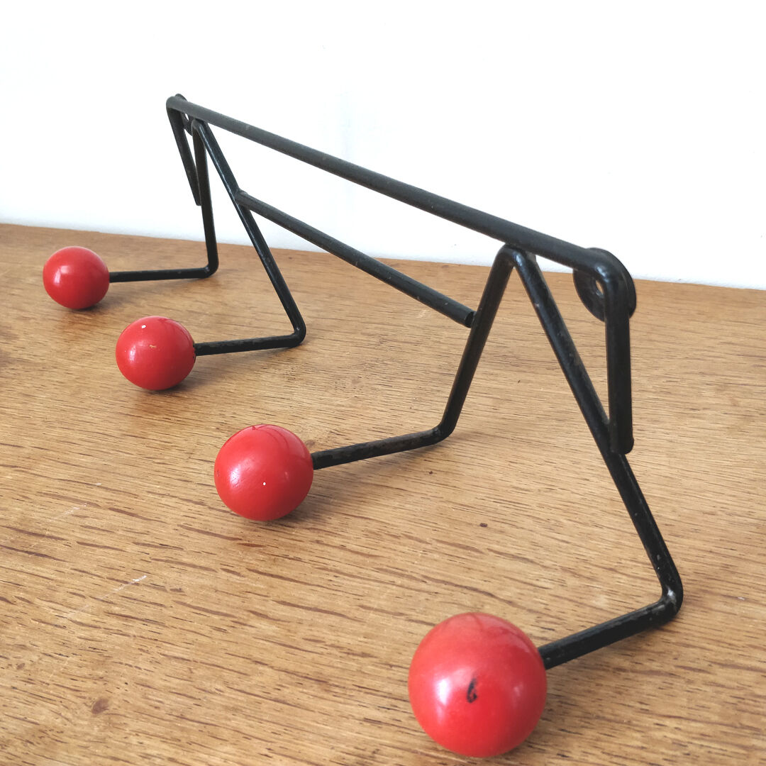 Door coats vintage 4 pateres red balls