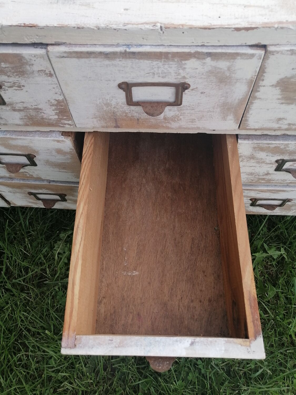Drawer cabinet