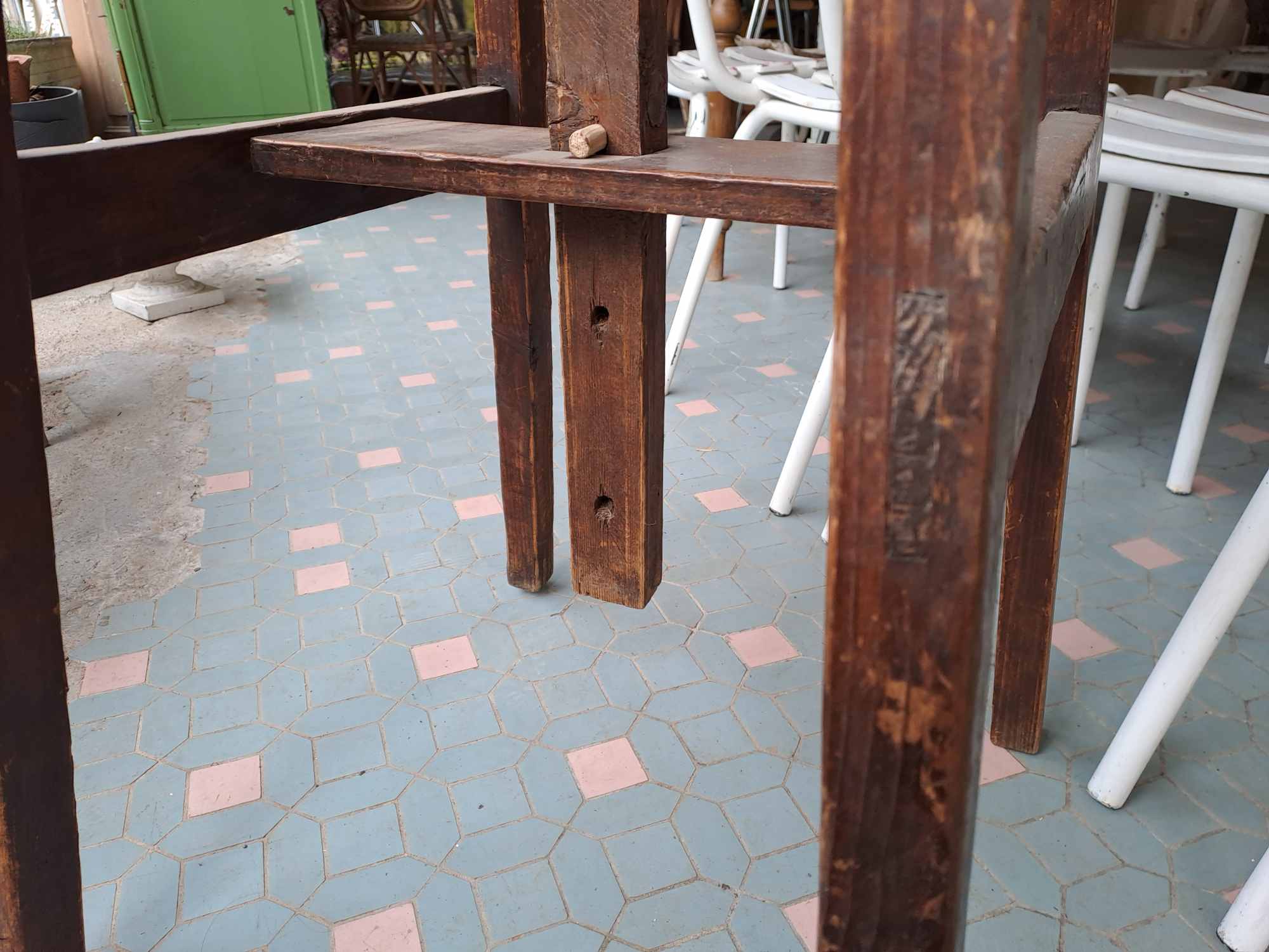 Hot seat artist sculptor painter workshop