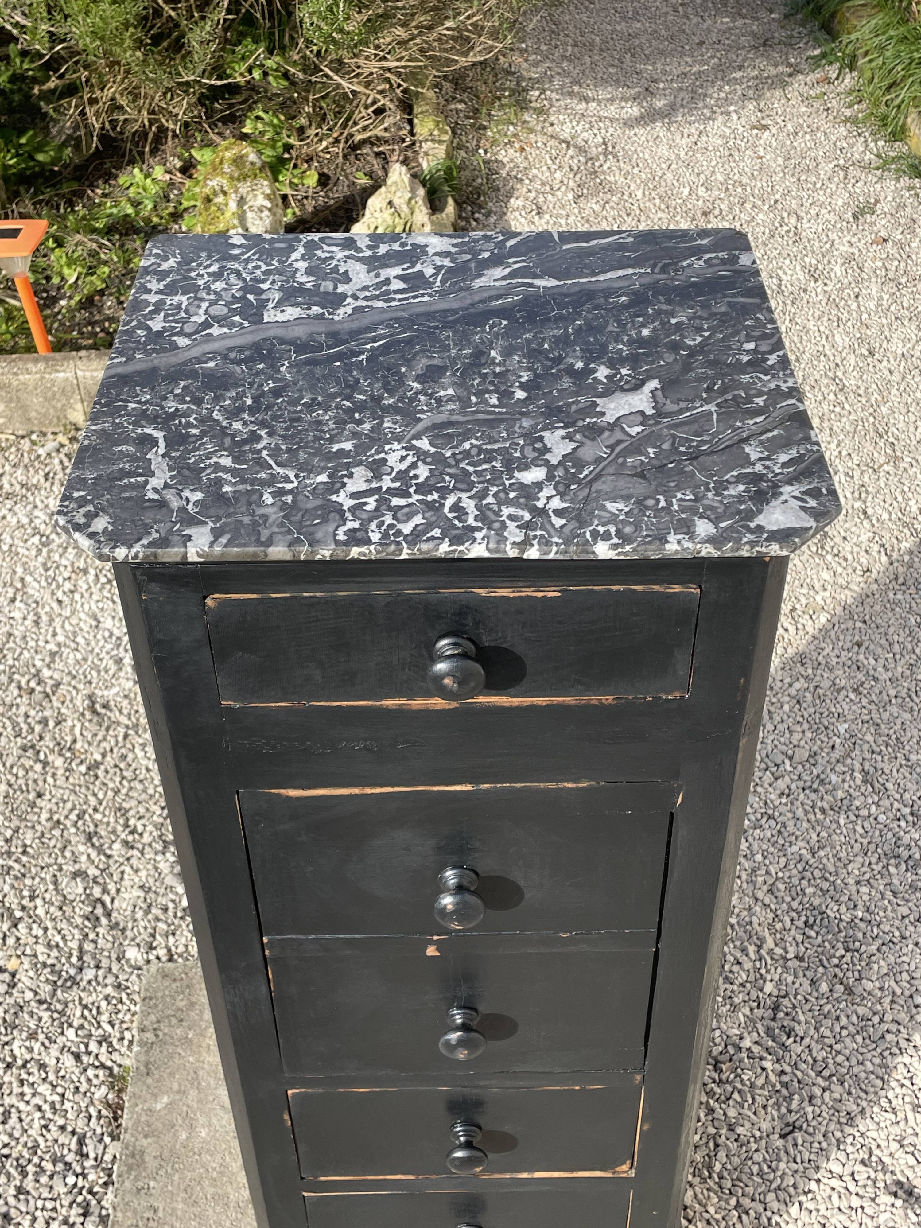 Tall and narrow chest of drawers / bedside table