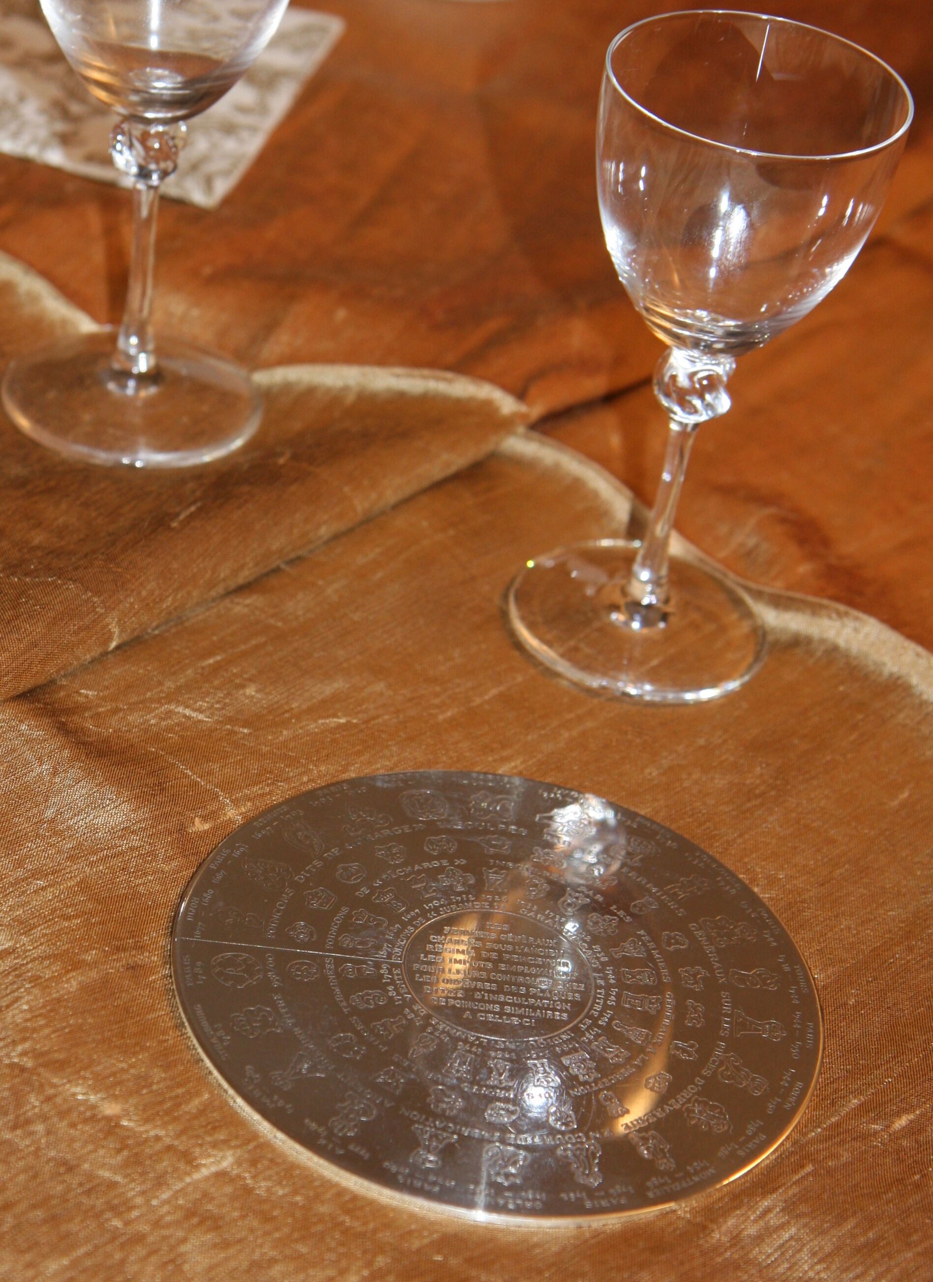 Dessous de plat Christofle " Fermiers Généraux " en métal argenté.
