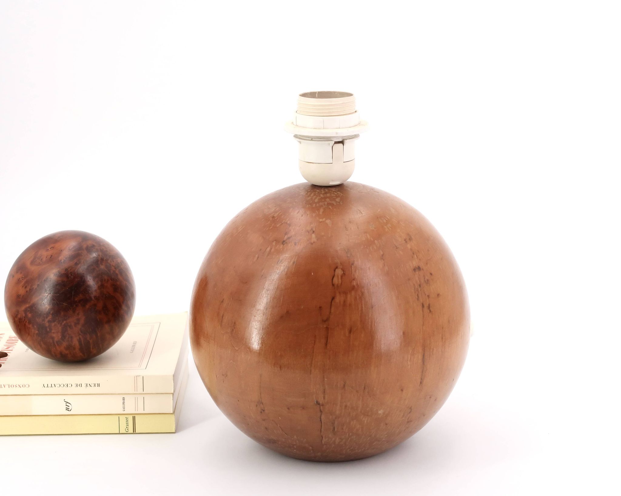Lampe boule en bois, abat jour avec fleurs séchées