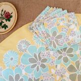 Round tablecloth and 6 napkins with vintage flower patterns