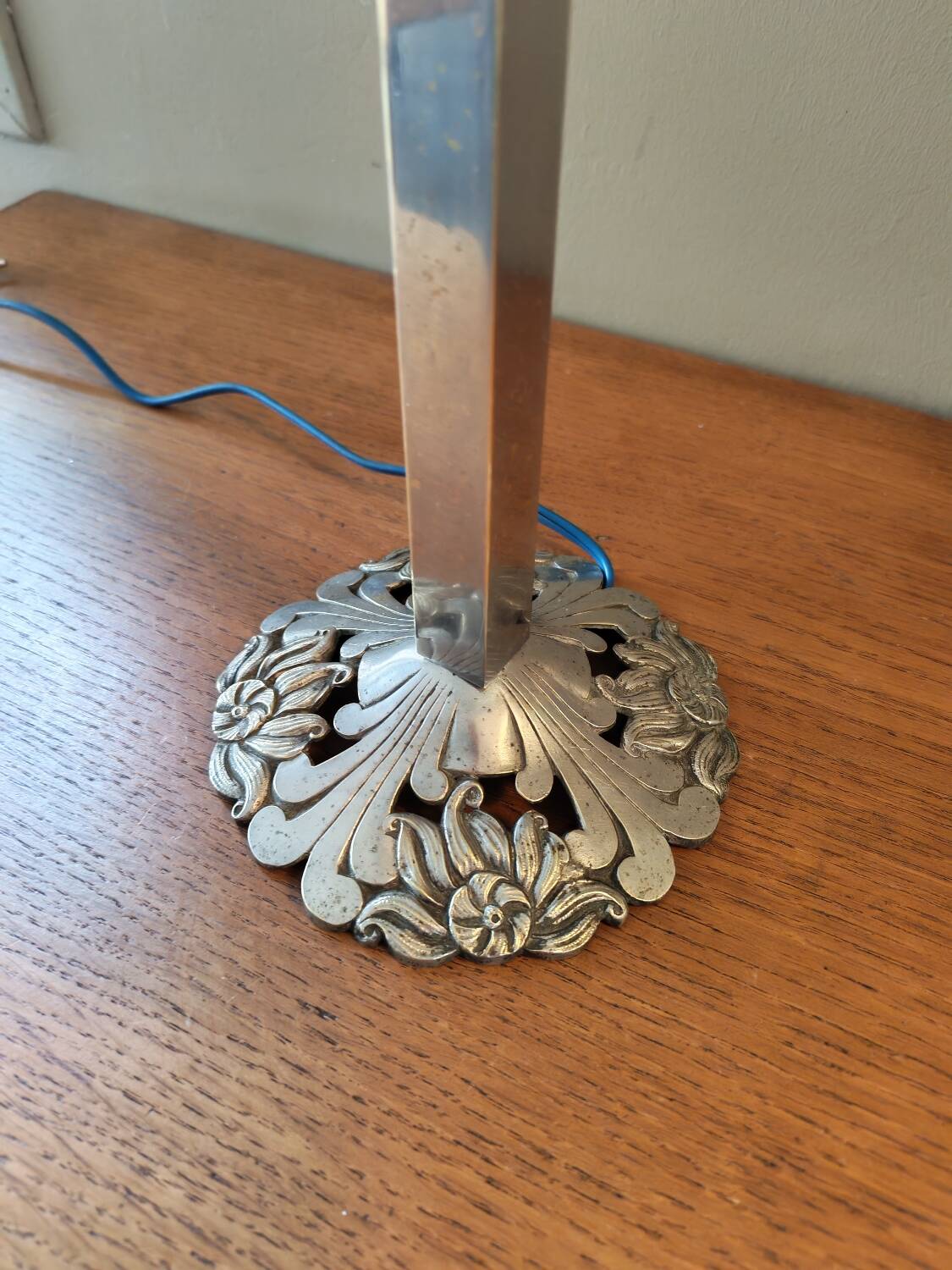 Art Deco lamp with floral decor