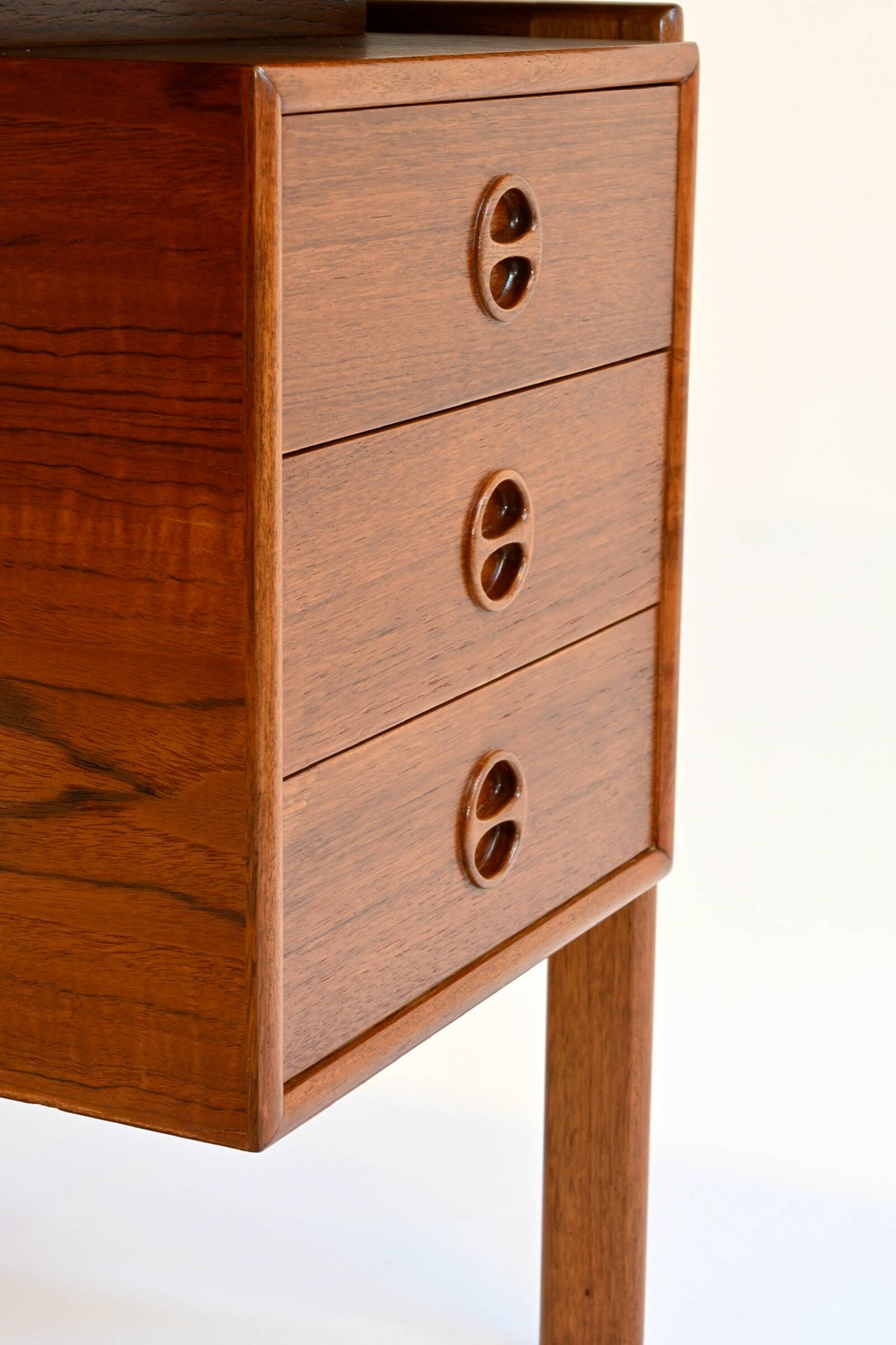 Arne Vodder Danish teak desk by GV Møbler, 1960s