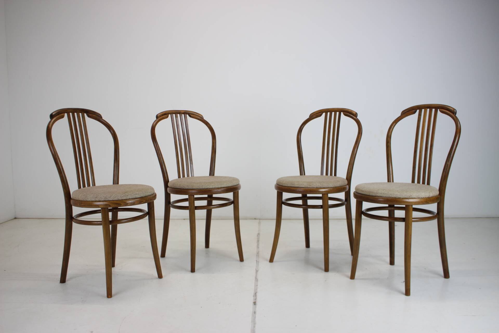 Ensemble de quatre chaises de salle à manger par TON, 1994