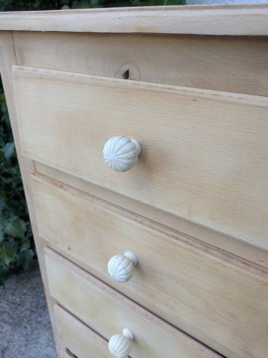 Natural wood chest of drawers