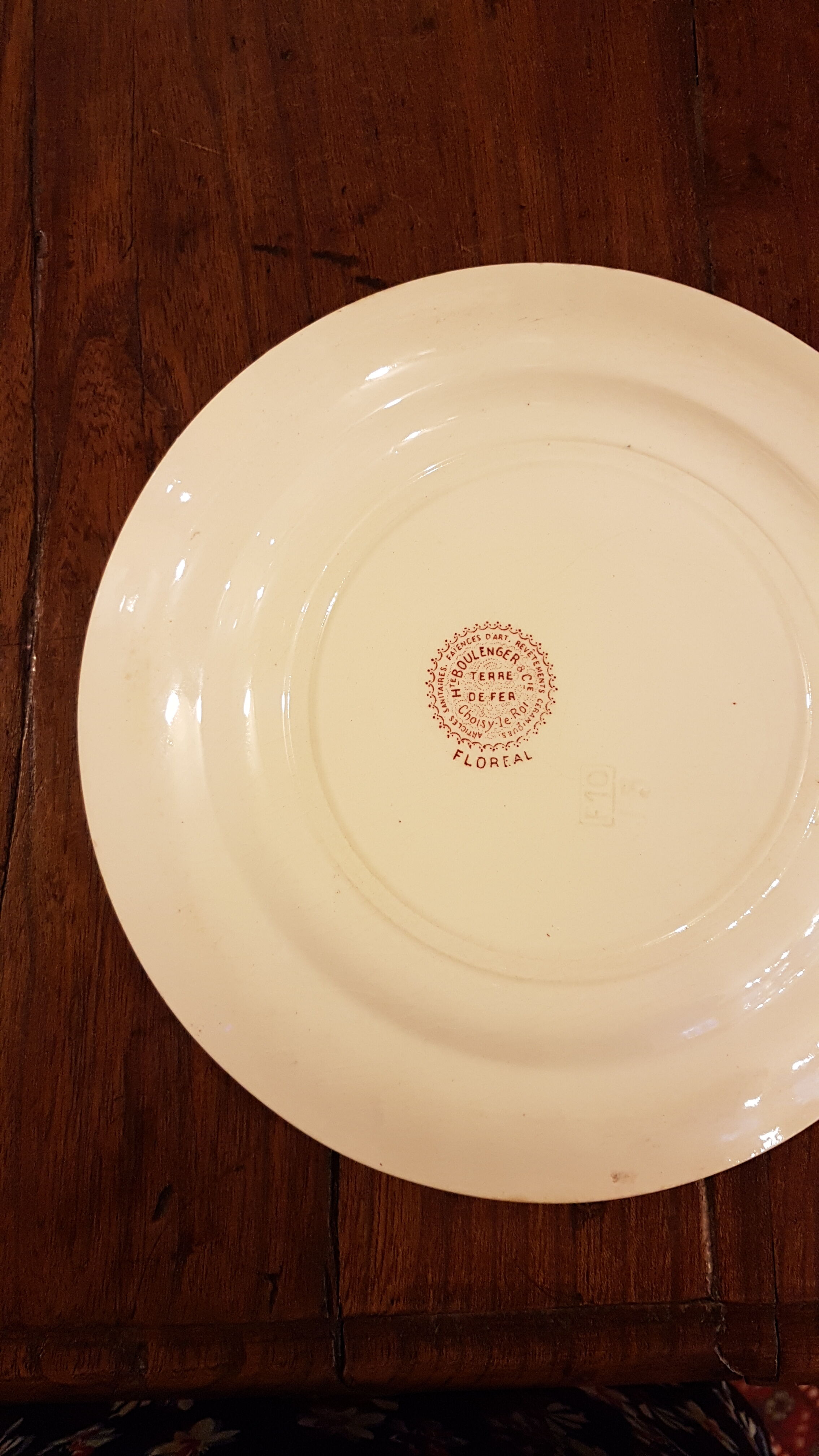 Plate with decoration of flowers