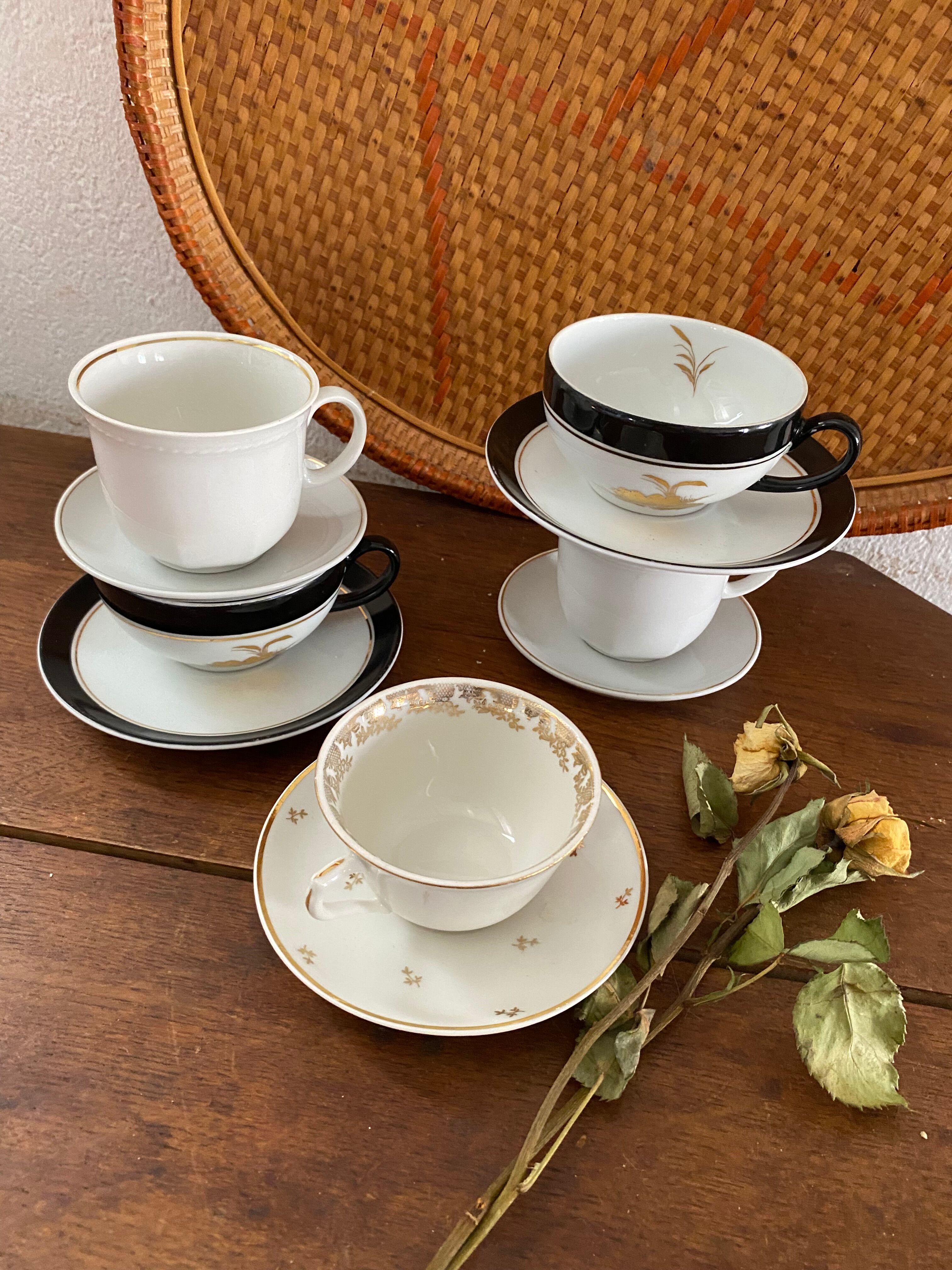 5 coffee cups in white, gold and black