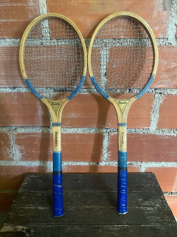 Paire de raquettes de tennis anciennes Majestic en bois, années 50