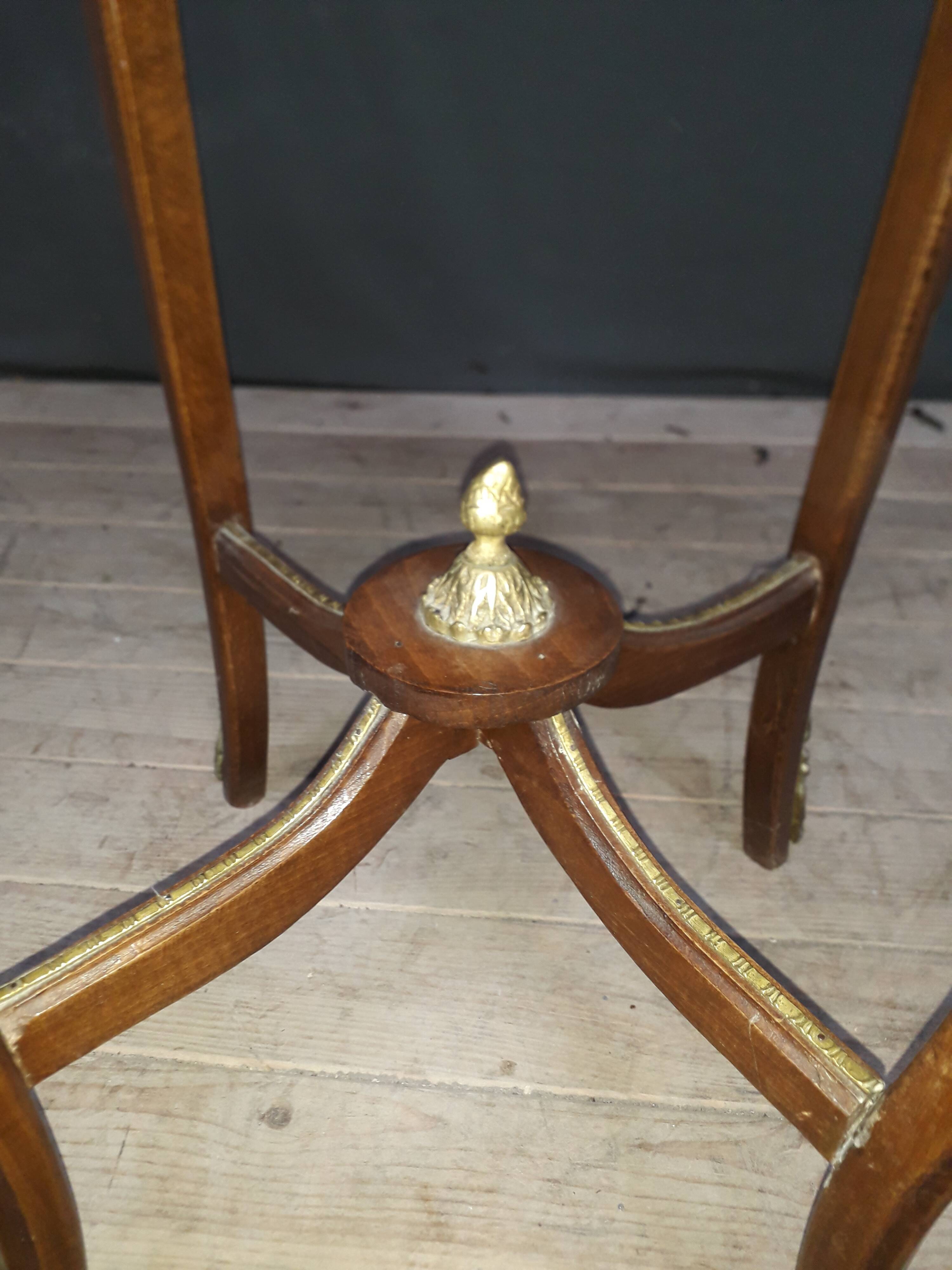 Gueridon marquetterie style Louis XVI