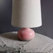 Lampe de chevet céramique rose moucheté signé, abat jour lin