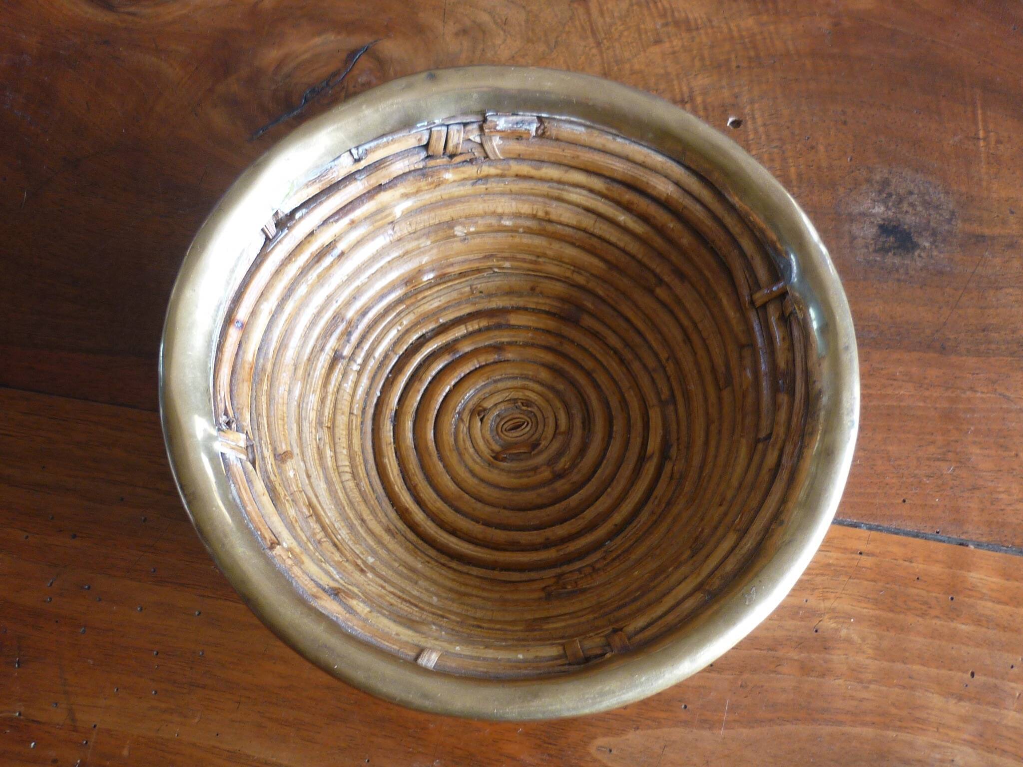 Bauhaus DLG rattan and brass bowl by Italian Gabriella Crespi