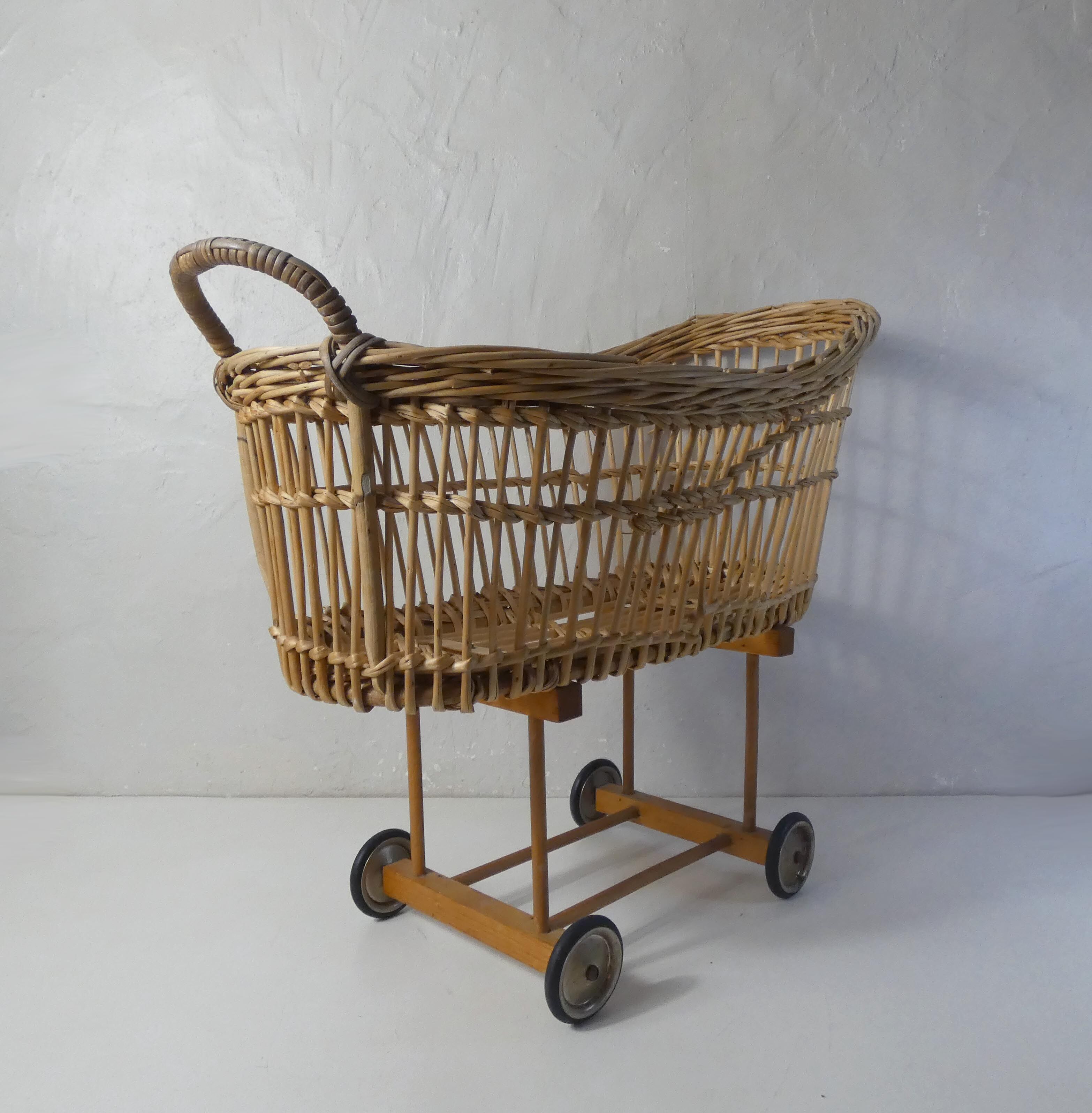 Rattan pram