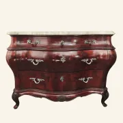 Commode galbée de style Louis XV en ronce d'acajou, dessus de marbre