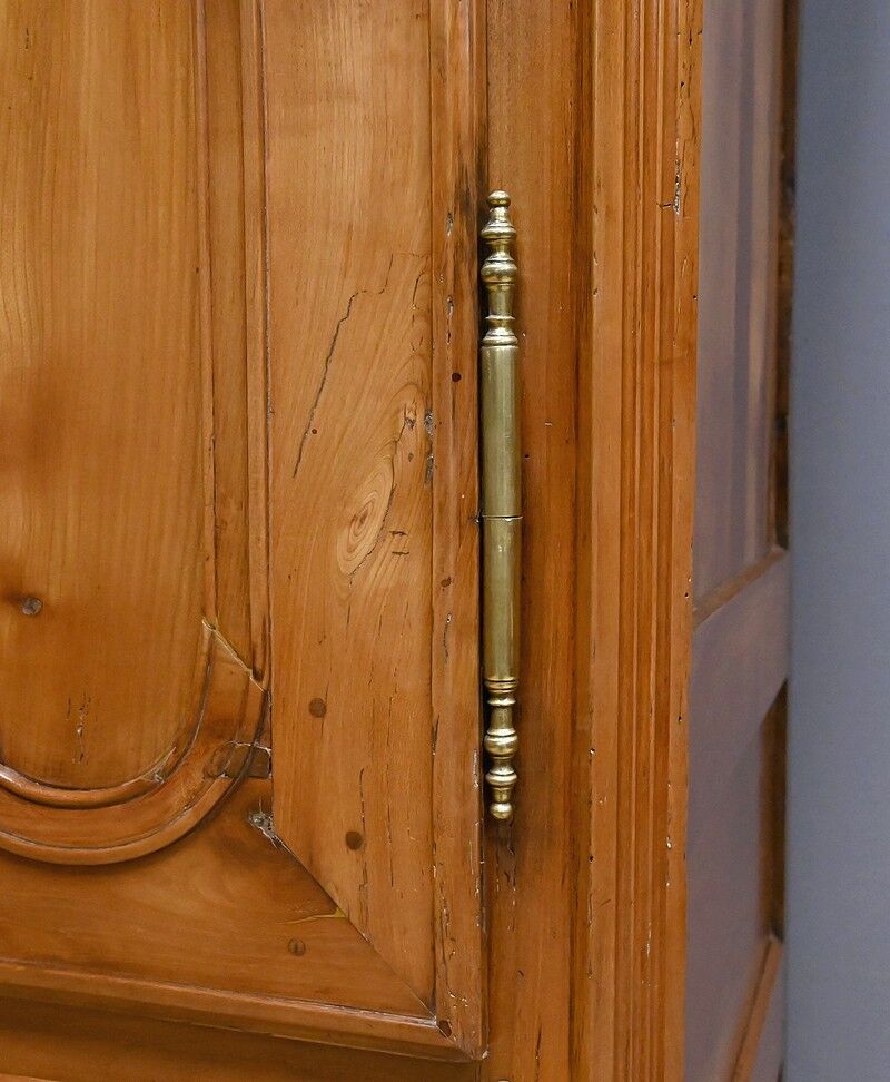 4-door cherry wood cabinet, regional work, Louis XV style – first part of the 19th century