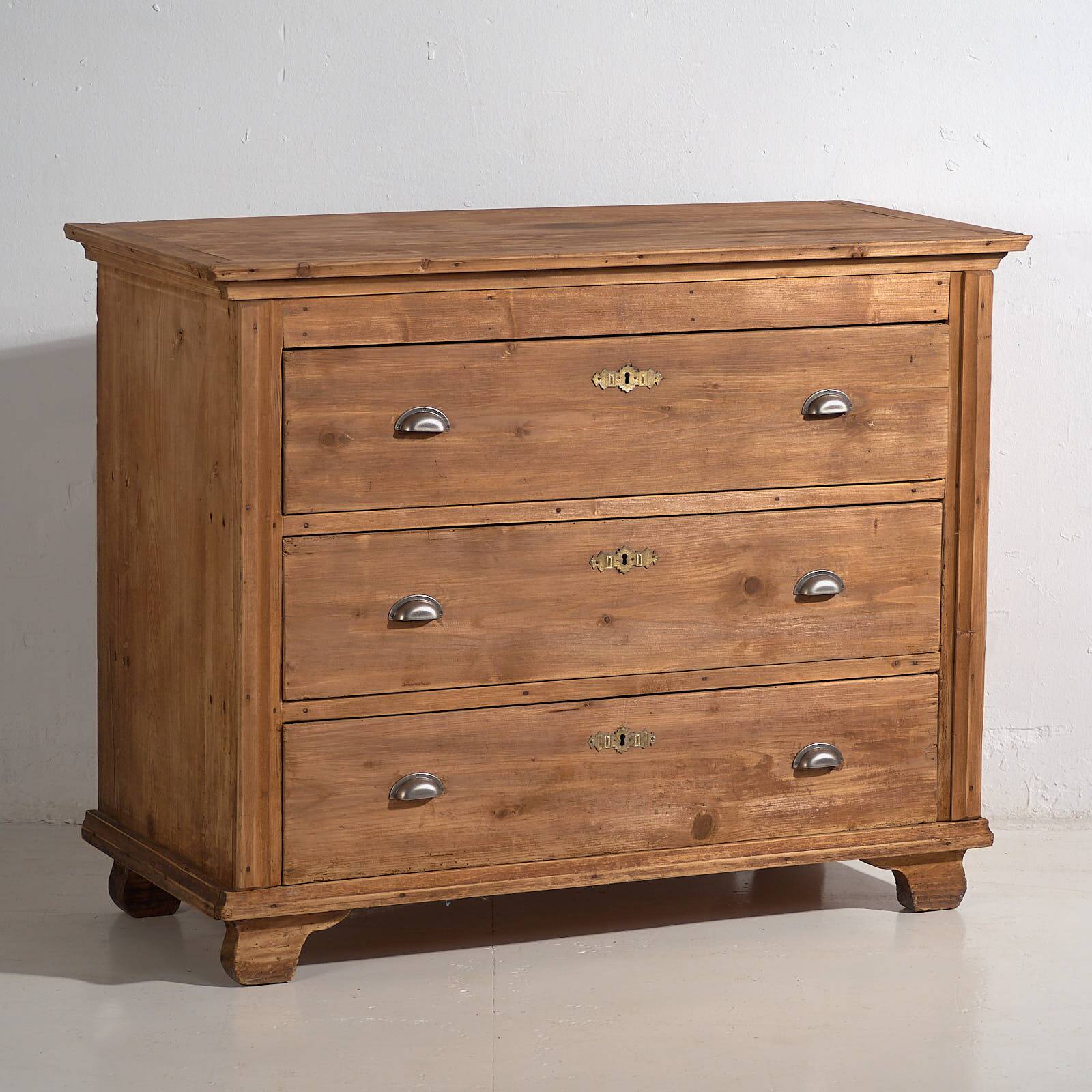 Antique provincial style chest of drawers (circa 1920) #110