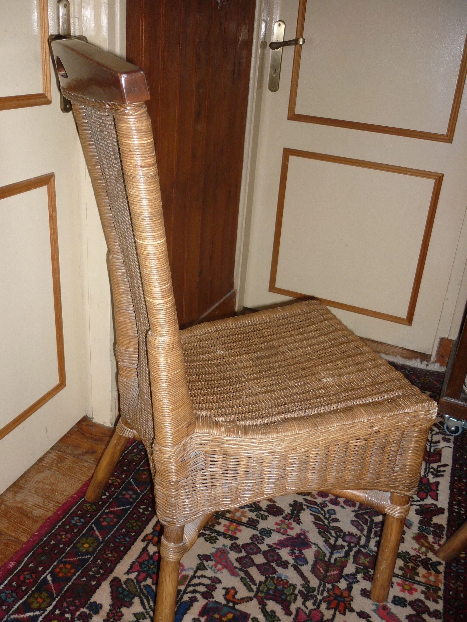 Pair of 2 rattan chairs