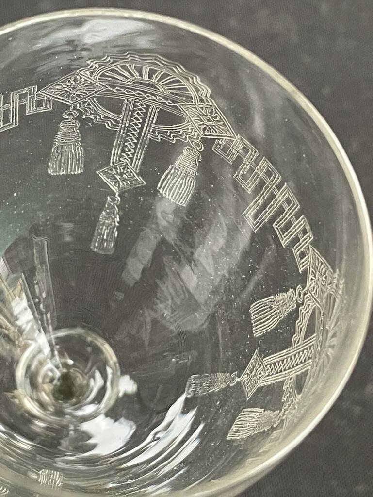 8 guilloché footed glasses – Art Nouveau