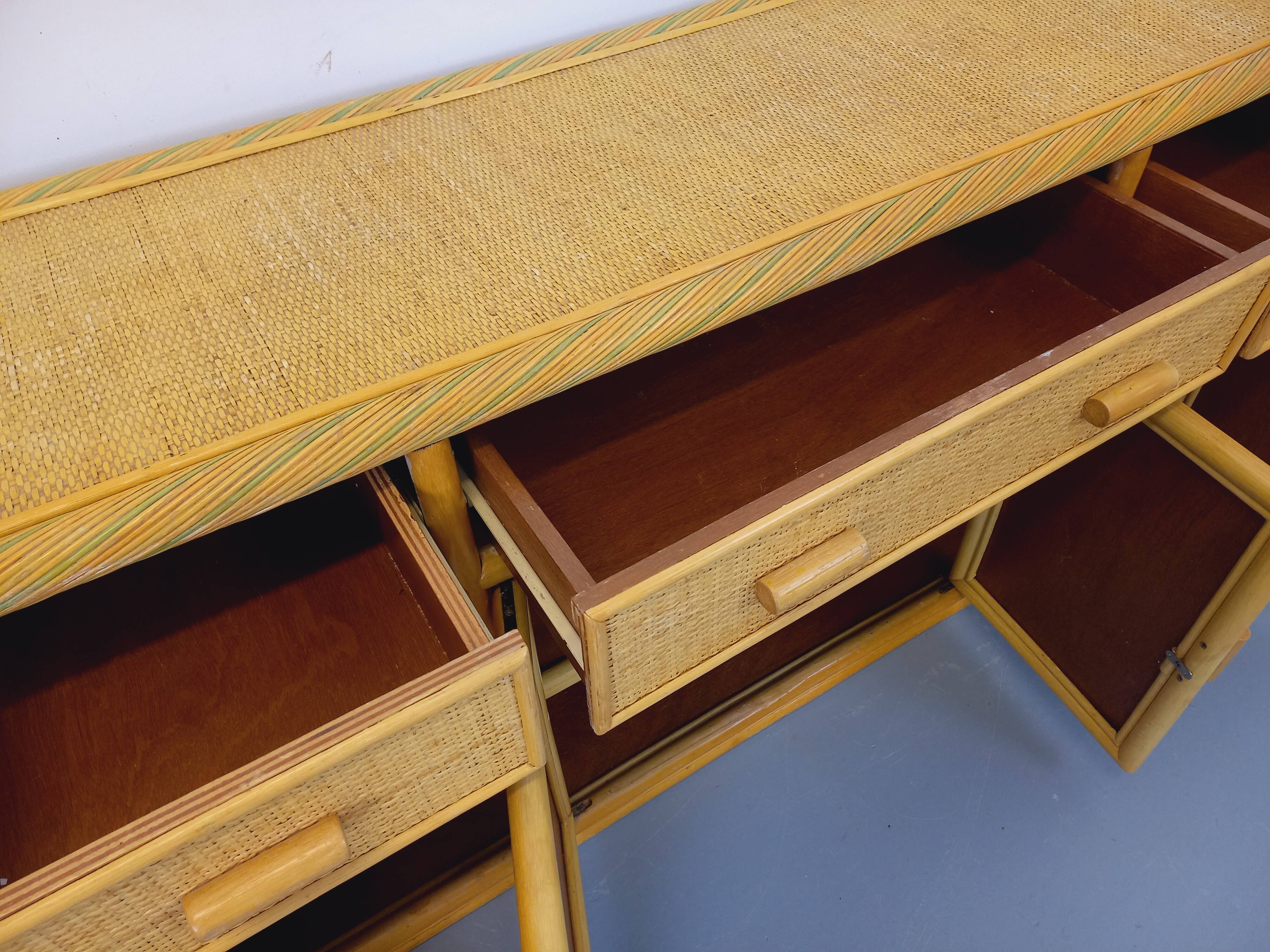 Vintage storage unit in rattan and woven rattan from the 1970s.