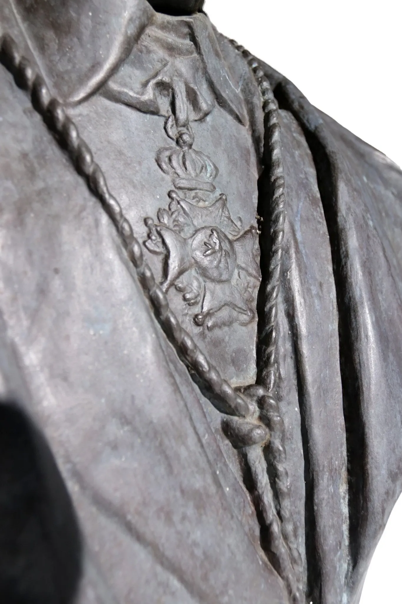 Bronze bust of a gentleman with knighthood order – Frantz Vermeylen, 1921