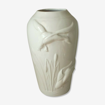 Porcelain vase thick white decor in relief duck flight