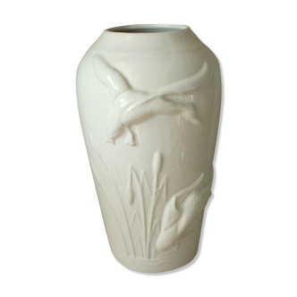 Vase en porcelaine epaisse blanche decor en relief envol de canard